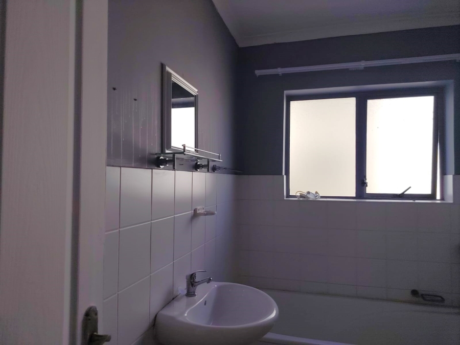 To Let 2 Bedroom Property for Rent in Whispering Pines Western Cape